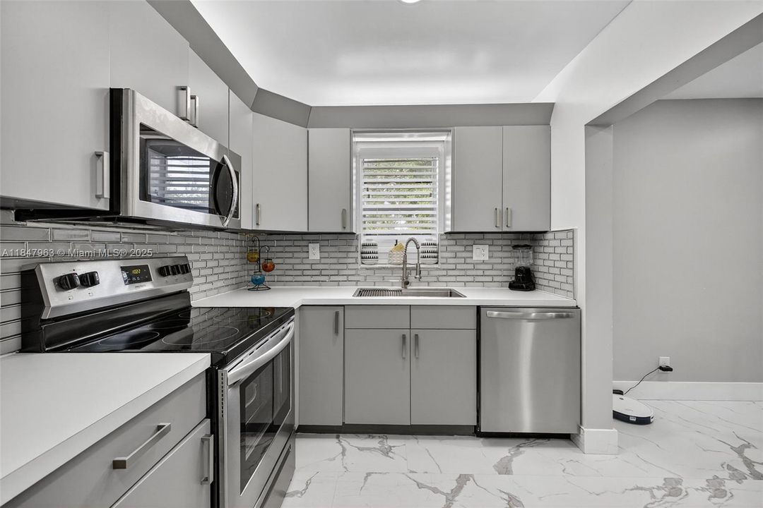 合同活跃: $189,000 (2 贝兹, 2 浴室, 1070 平方英尺)