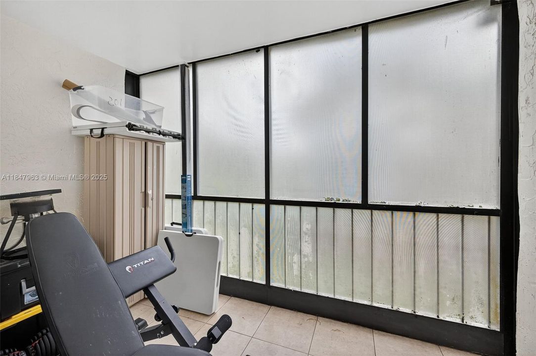 合同活跃: $189,000 (2 贝兹, 2 浴室, 1070 平方英尺)