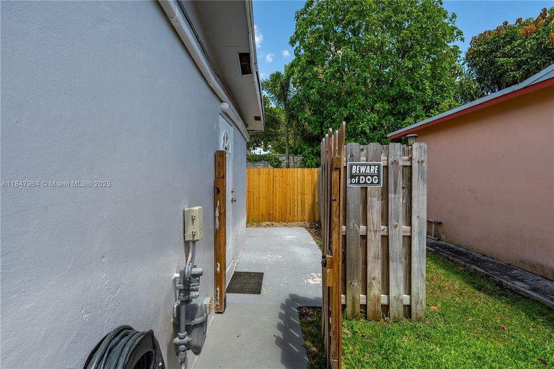 Recently Rented: $1,800 (1 beds, 1 baths, 1537 Square Feet)