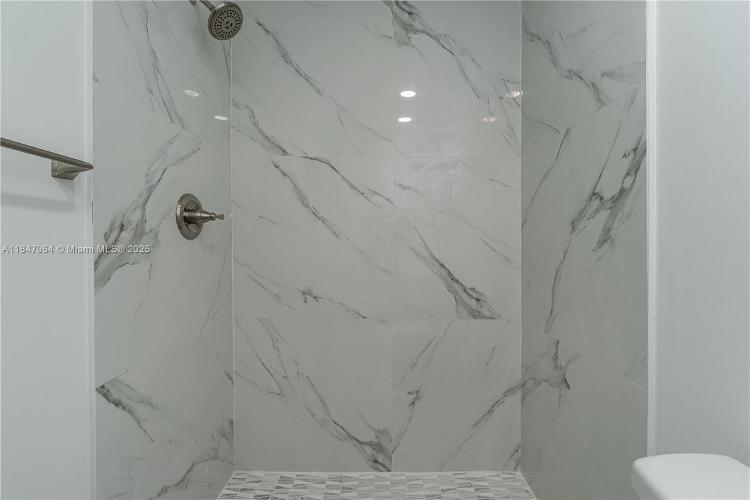 Recently Rented: $1,800 (1 beds, 1 baths, 1537 Square Feet)