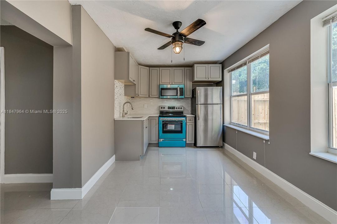 Recently Rented: $1,800 (1 beds, 1 baths, 1537 Square Feet)