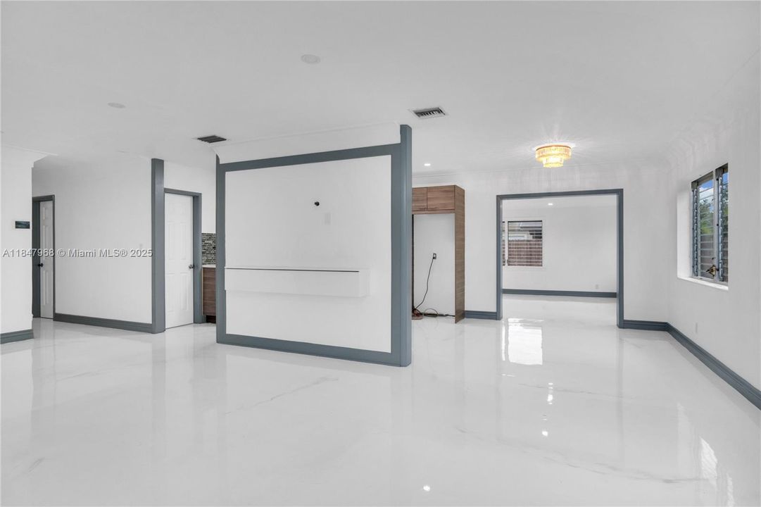 最近售出: $490,000 (3 贝兹, 2 浴室, 2175 平方英尺)