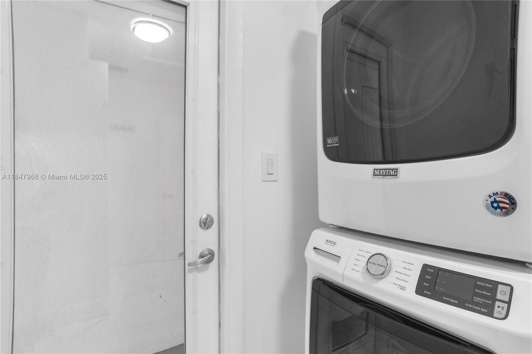 最近售出: $490,000 (3 贝兹, 2 浴室, 2175 平方英尺)