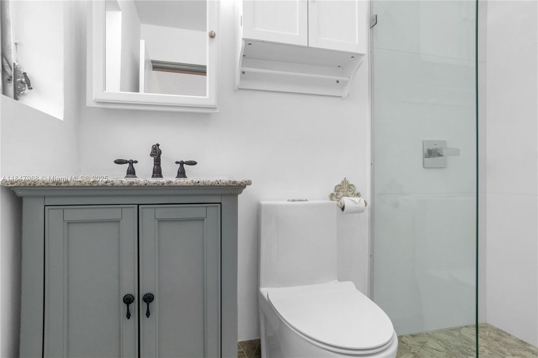 最近售出: $490,000 (3 贝兹, 2 浴室, 2175 平方英尺)