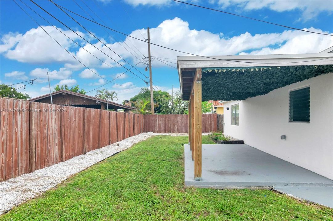 最近售出: $490,000 (3 贝兹, 2 浴室, 2175 平方英尺)