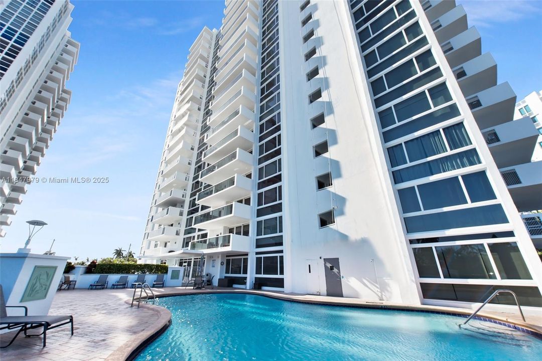 Active With Contract: $4,000 (2 beds, 2 baths, 1200 Square Feet)