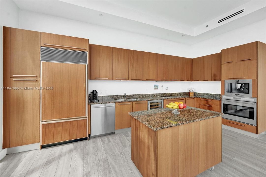 For Sale: $3,249,000 (3 beds, 3 baths, 2768 Square Feet)