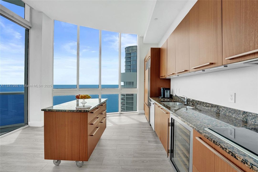 For Sale: $3,249,000 (3 beds, 3 baths, 2768 Square Feet)