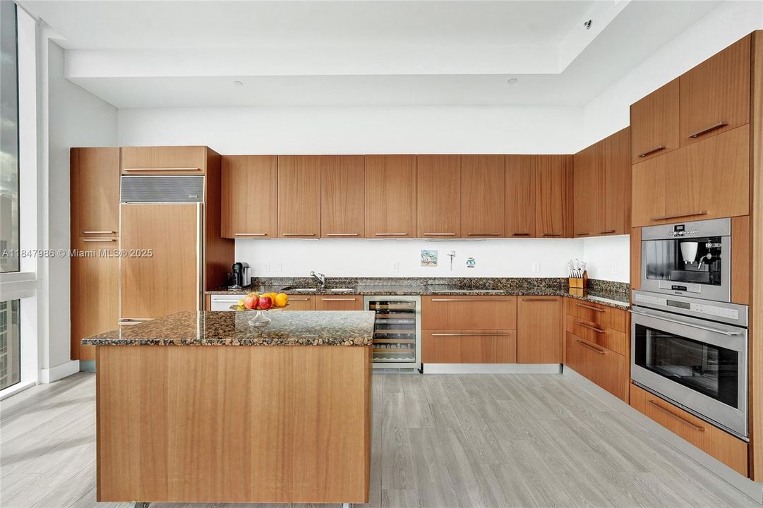 For Sale: $3,249,000 (3 beds, 3 baths, 2768 Square Feet)