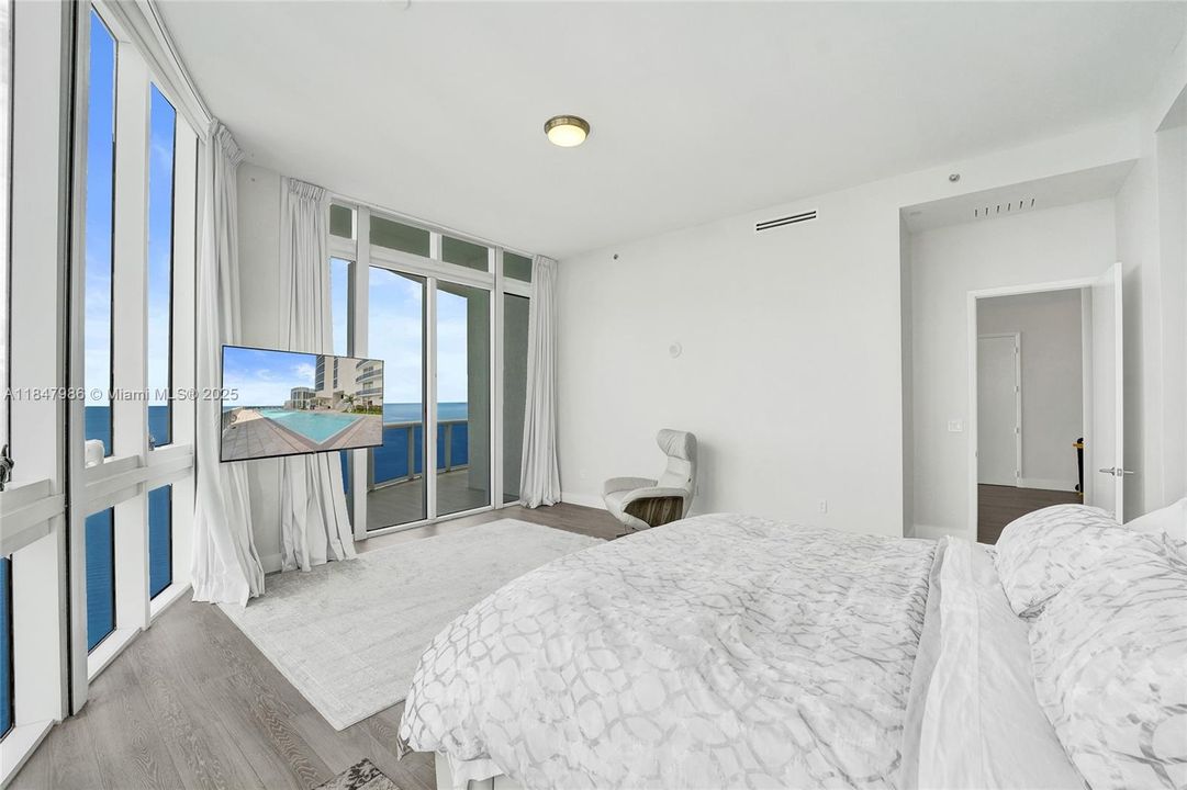 For Sale: $3,249,000 (3 beds, 3 baths, 2768 Square Feet)