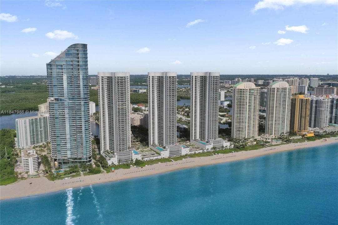 For Sale: $3,249,000 (3 beds, 3 baths, 2768 Square Feet)