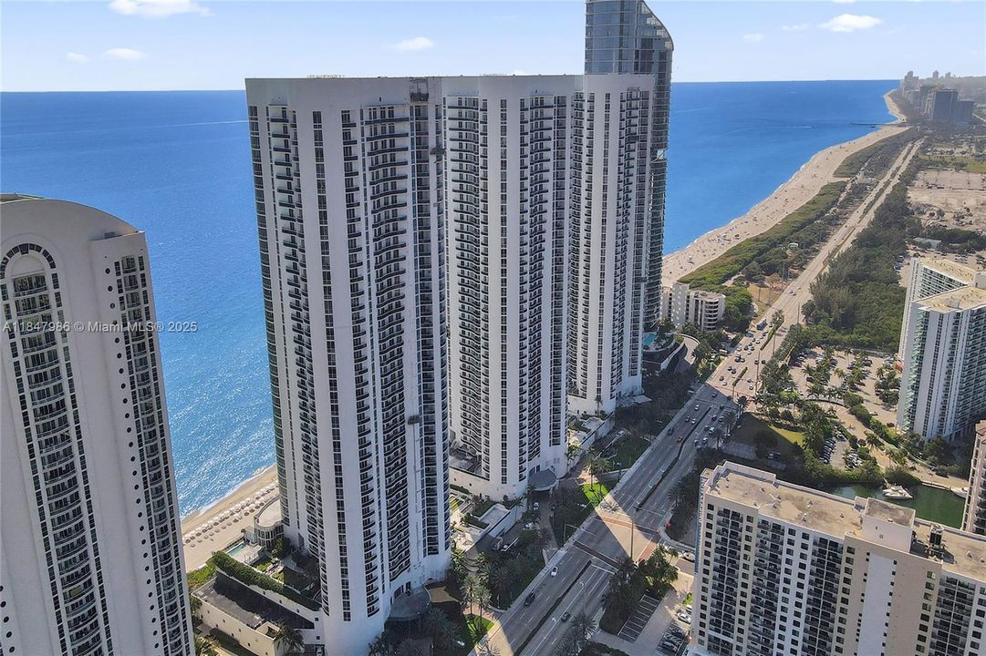 For Sale: $3,249,000 (3 beds, 3 baths, 2768 Square Feet)