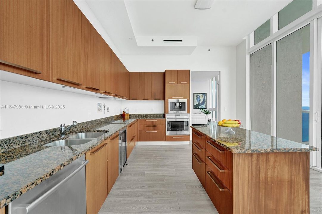 For Sale: $3,249,000 (3 beds, 3 baths, 2768 Square Feet)