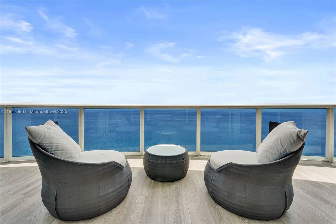 For Sale: $3,249,000 (3 beds, 3 baths, 2768 Square Feet)