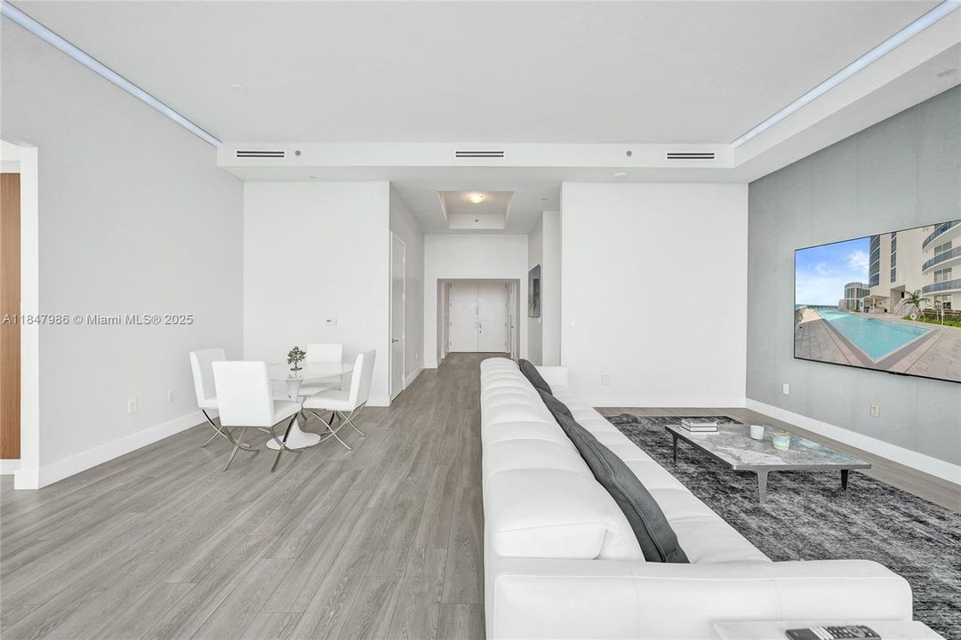 For Sale: $3,249,000 (3 beds, 3 baths, 2768 Square Feet)