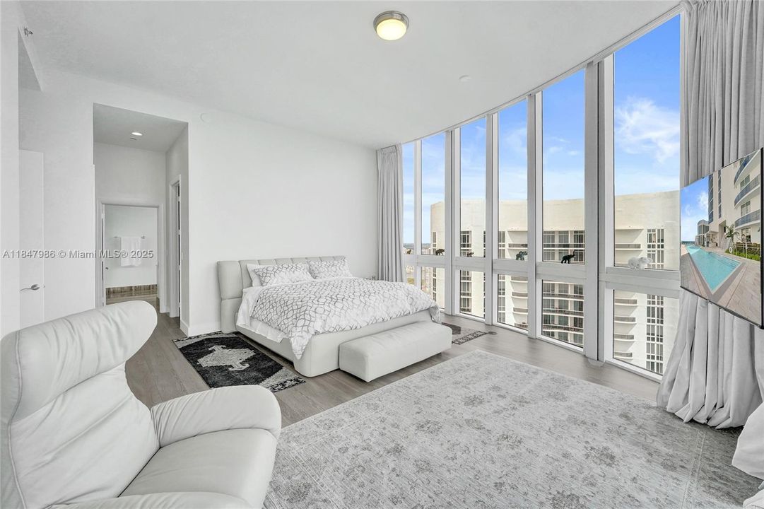 For Sale: $3,249,000 (3 beds, 3 baths, 2768 Square Feet)