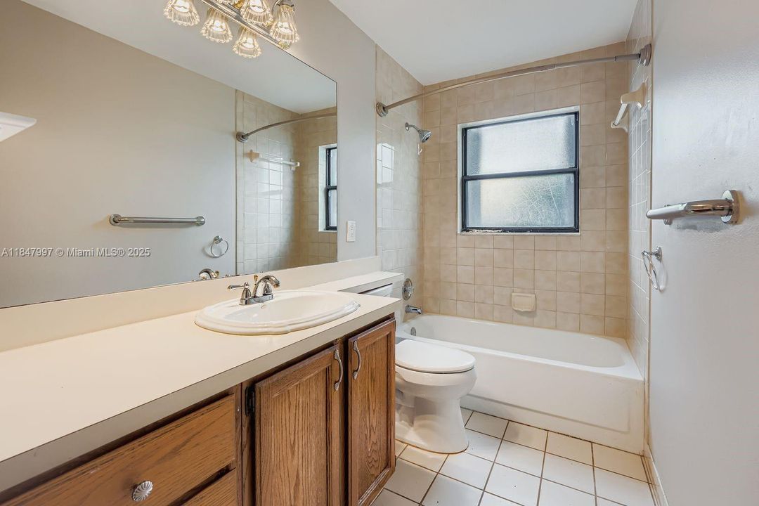 Под контрактом: $550,000 (3 спален, 2 ванн, 2045 Квадратных фут)