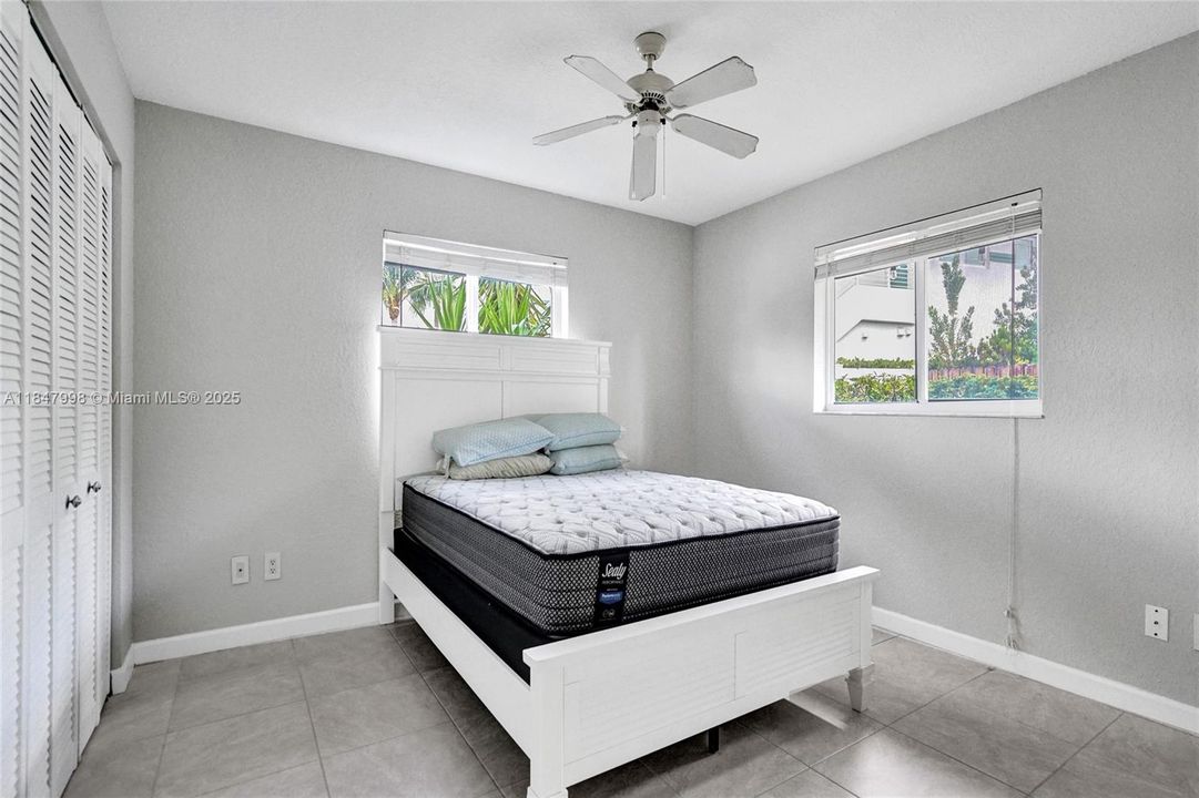 En Venta: $1,250,000 (3 camas, 2 baños, 1865 Pies cuadrados)