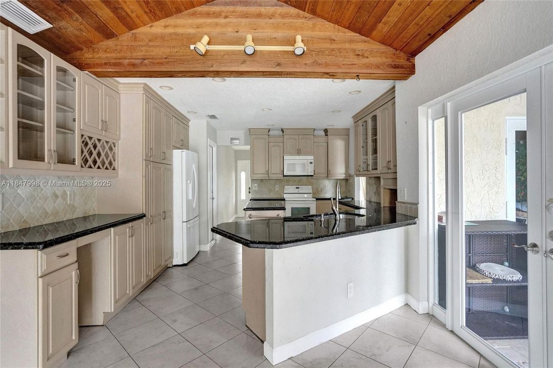 En Venta: $1,250,000 (3 camas, 2 baños, 1865 Pies cuadrados)