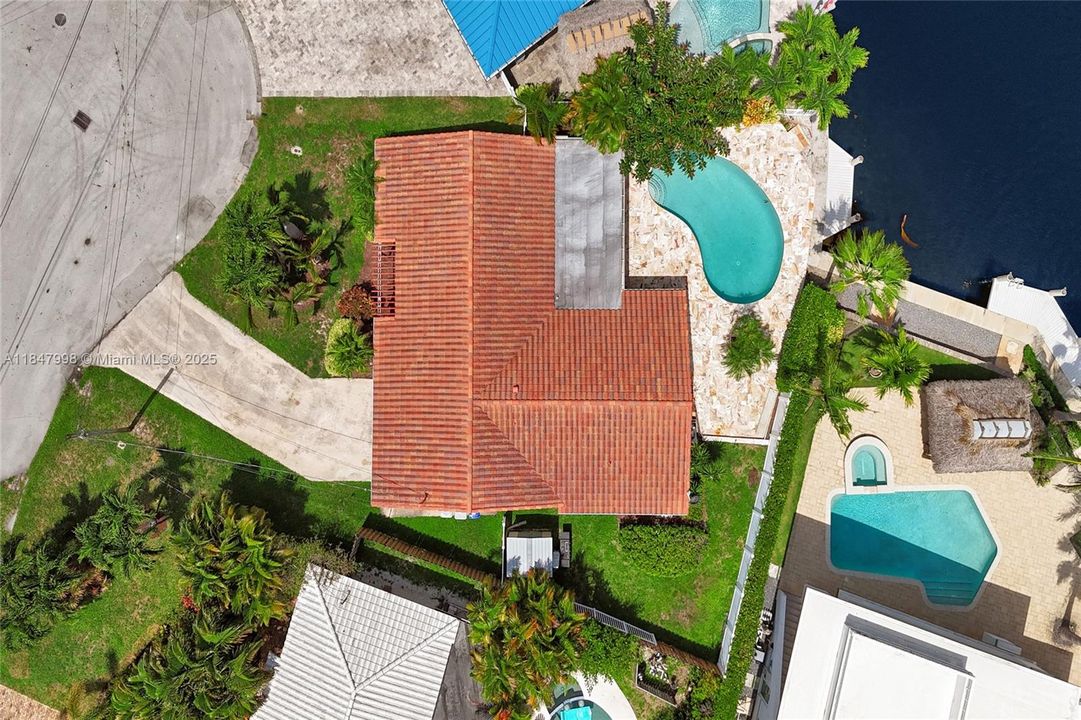 En Venta: $1,250,000 (3 camas, 2 baños, 1865 Pies cuadrados)