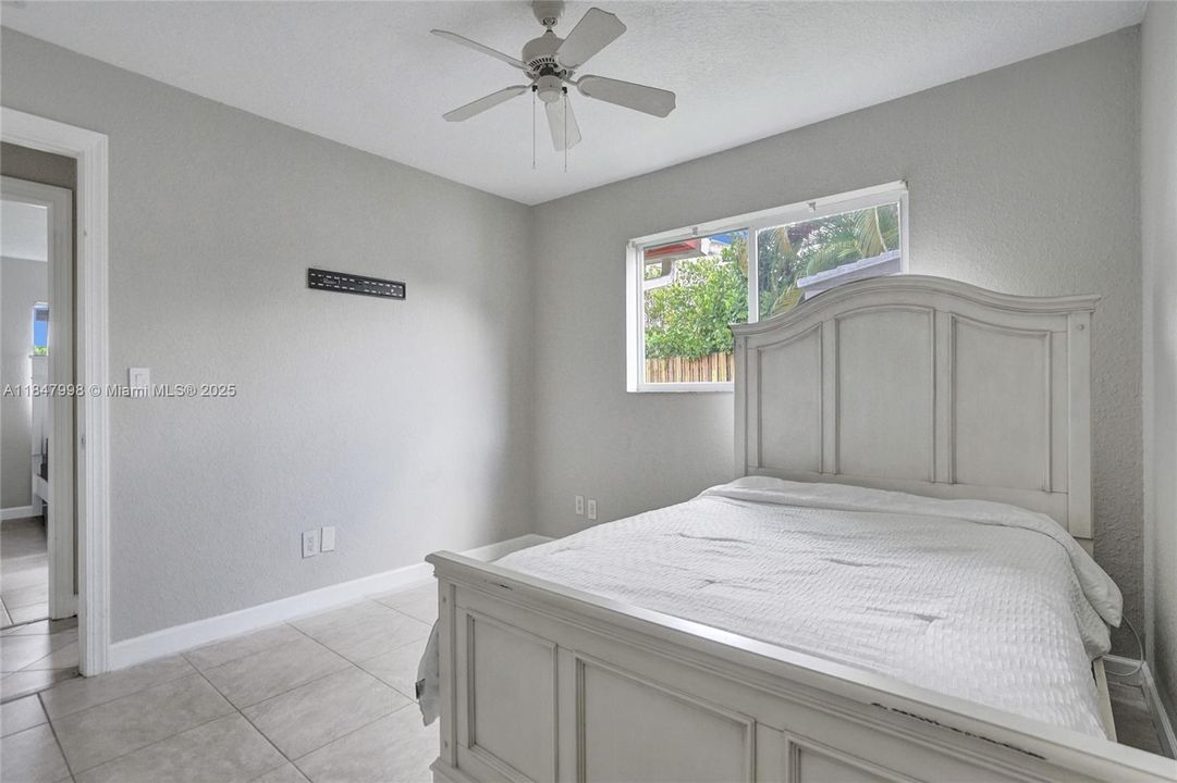 En Venta: $1,250,000 (3 camas, 2 baños, 1865 Pies cuadrados)