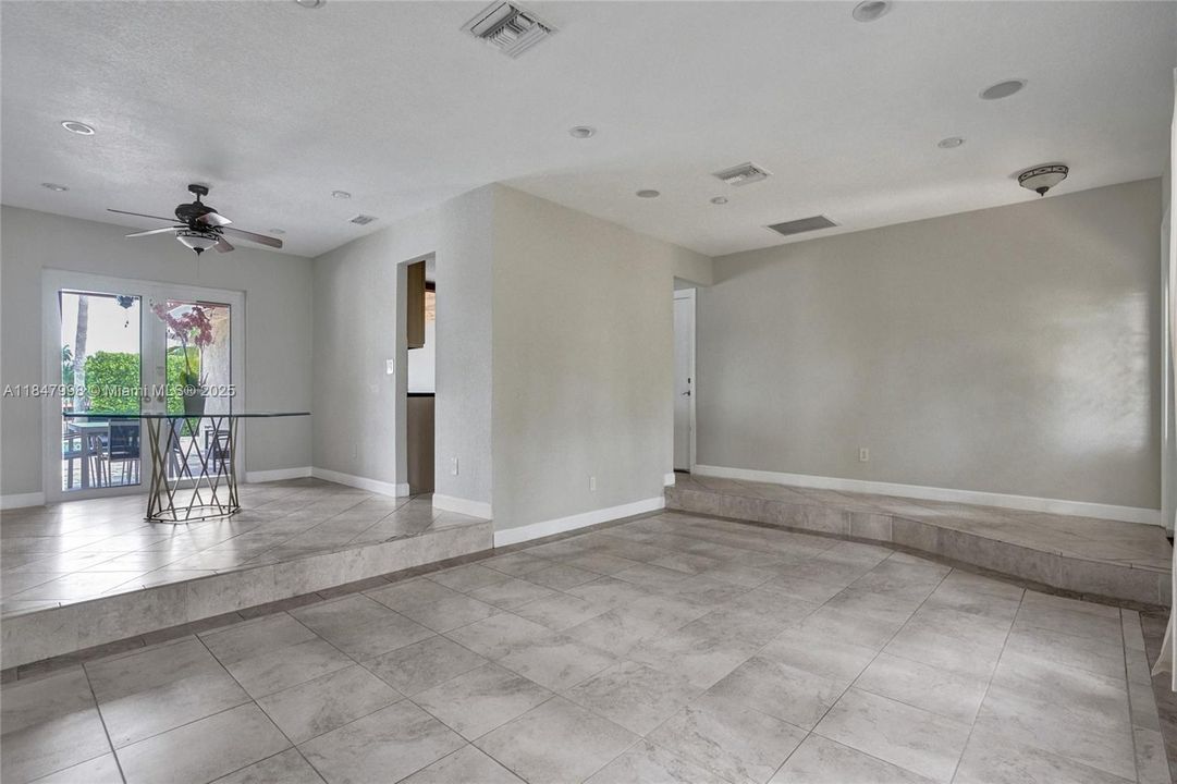 En Venta: $1,250,000 (3 camas, 2 baños, 1865 Pies cuadrados)