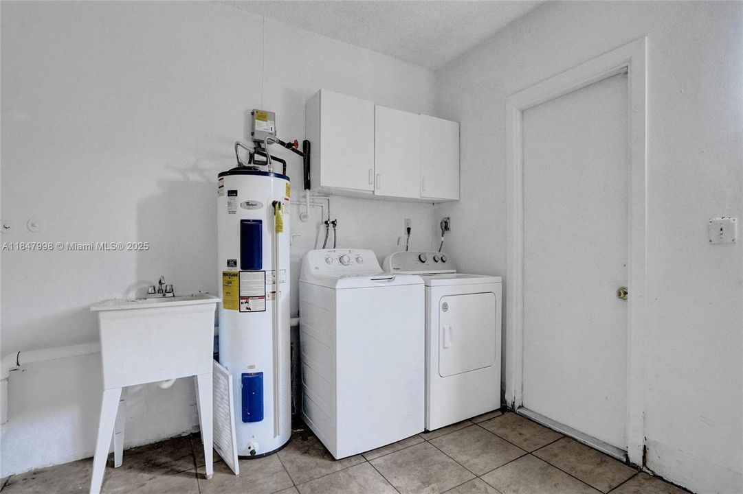 En Venta: $1,250,000 (3 camas, 2 baños, 1865 Pies cuadrados)