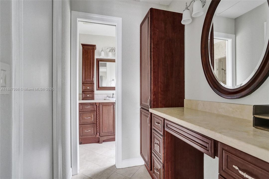 En Venta: $1,250,000 (3 camas, 2 baños, 1865 Pies cuadrados)