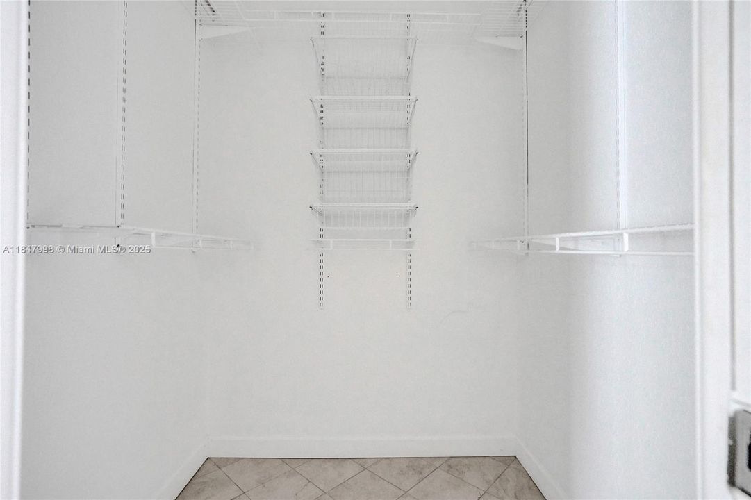 En Venta: $1,250,000 (3 camas, 2 baños, 1865 Pies cuadrados)