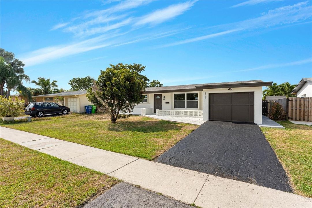 最近租的: $3,150 (3 贝兹, 2 浴室, 1266 平方英尺)