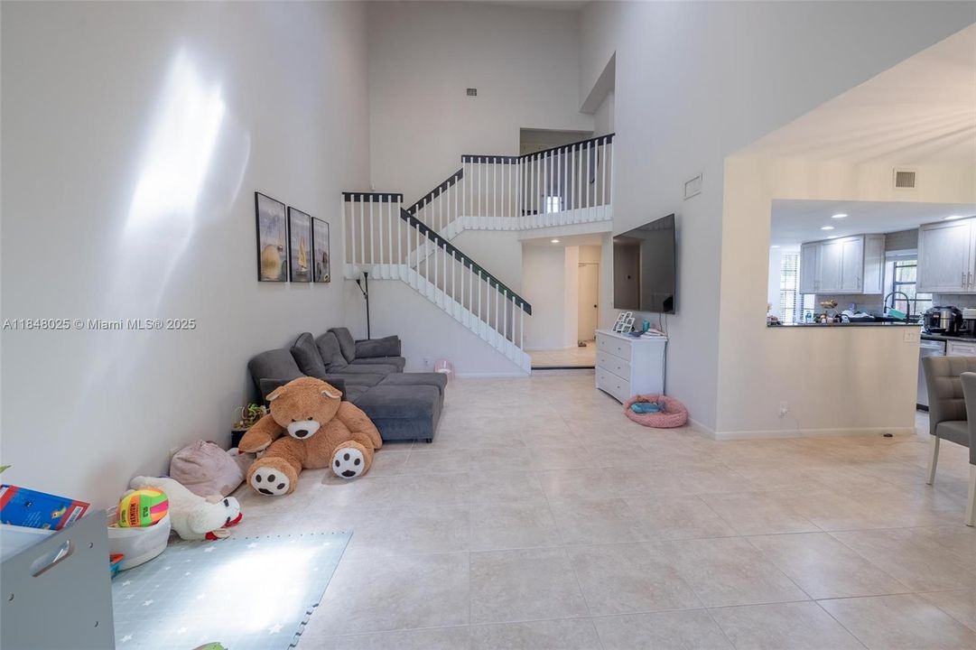 Recently Sold: $525,000 (3 beds, 2 baths, 1823 Square Feet)