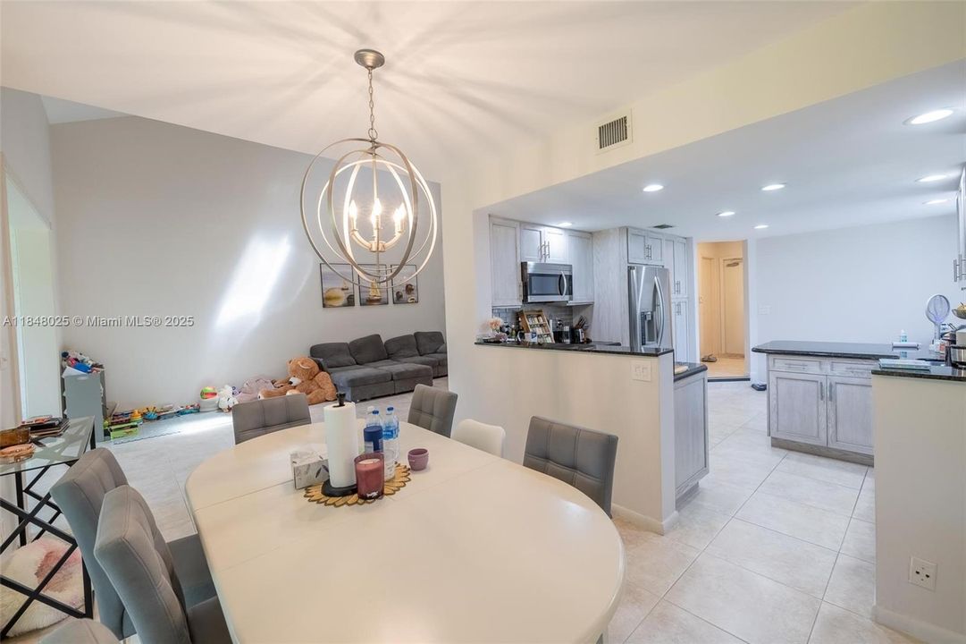 Recently Sold: $525,000 (3 beds, 2 baths, 1823 Square Feet)
