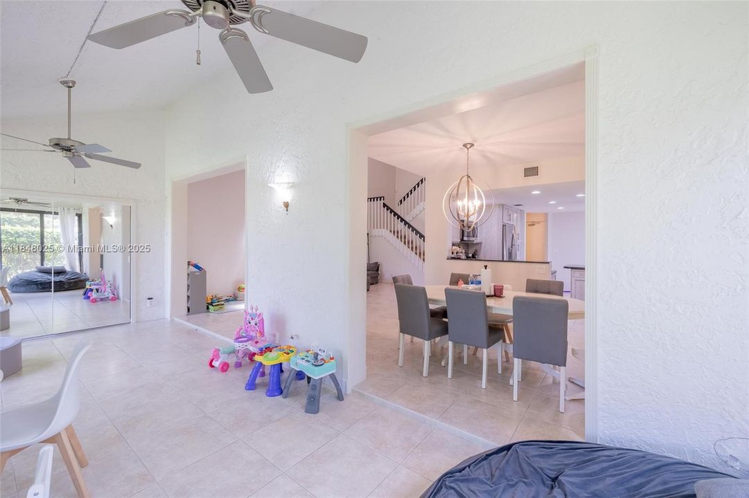 Recently Sold: $525,000 (3 beds, 2 baths, 1823 Square Feet)