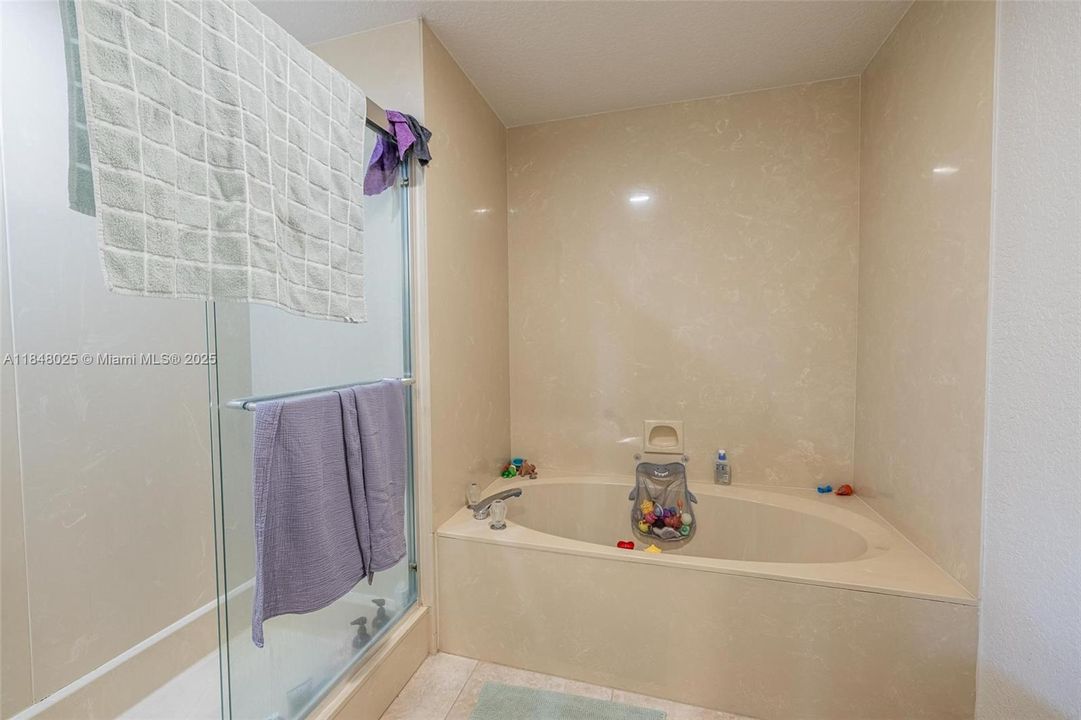 Recently Sold: $525,000 (3 beds, 2 baths, 1823 Square Feet)