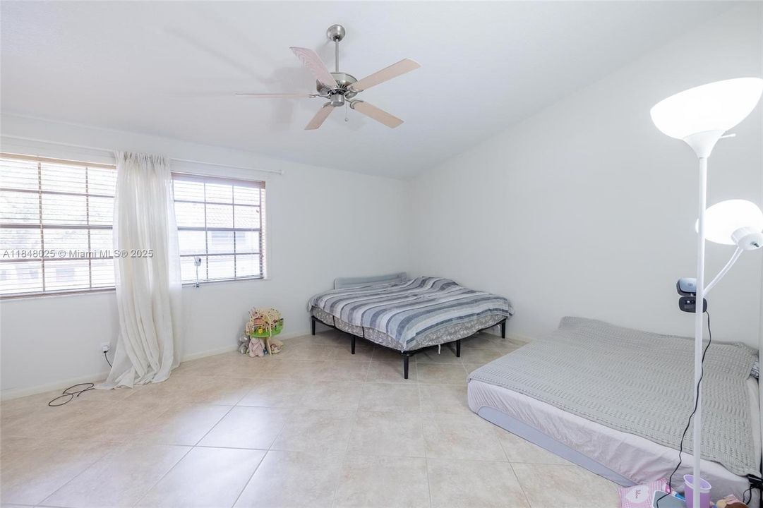 Recently Sold: $525,000 (3 beds, 2 baths, 1823 Square Feet)