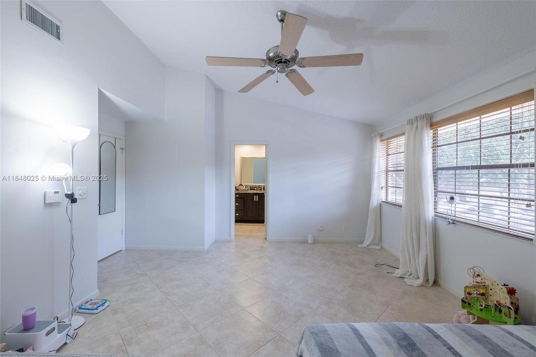 Recently Sold: $525,000 (3 beds, 2 baths, 1823 Square Feet)