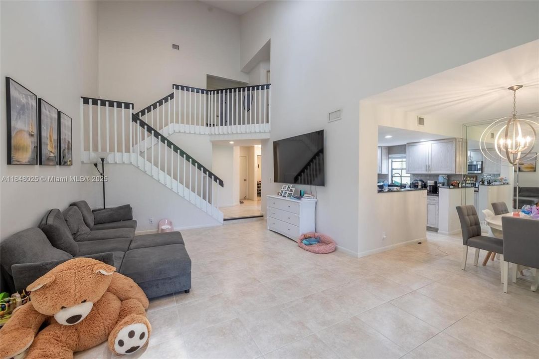 Recently Sold: $525,000 (3 beds, 2 baths, 1823 Square Feet)