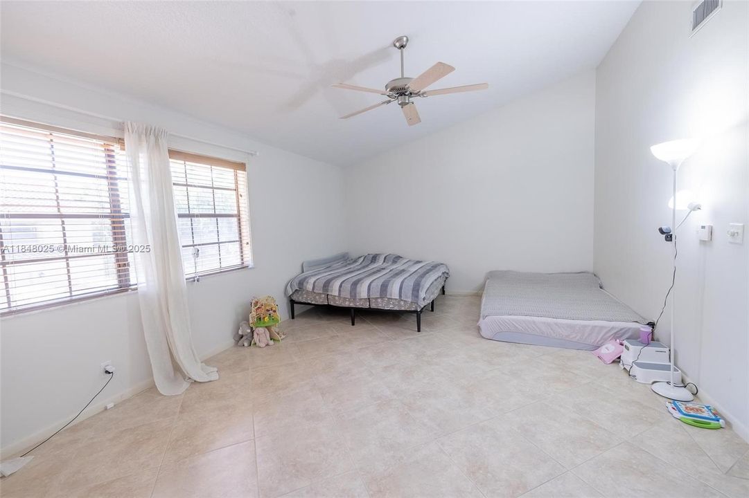 Recently Sold: $525,000 (3 beds, 2 baths, 1823 Square Feet)