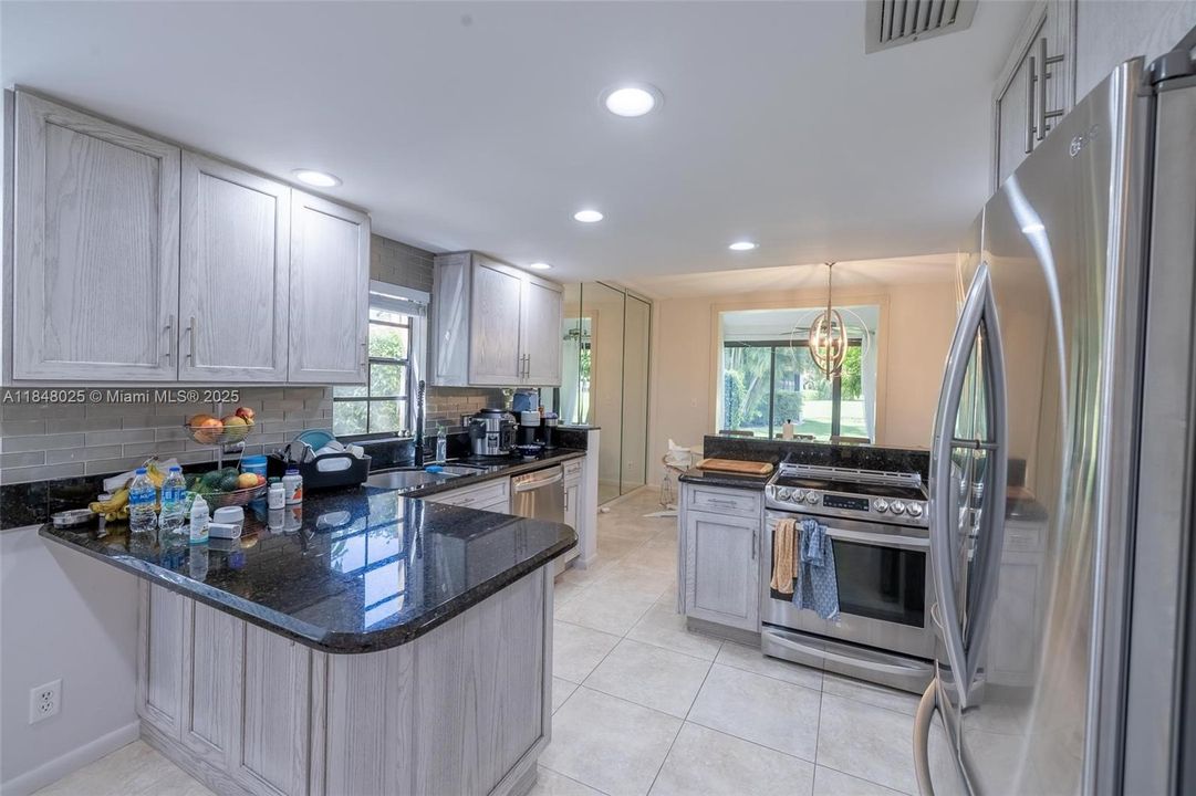 Recently Sold: $525,000 (3 beds, 2 baths, 1823 Square Feet)