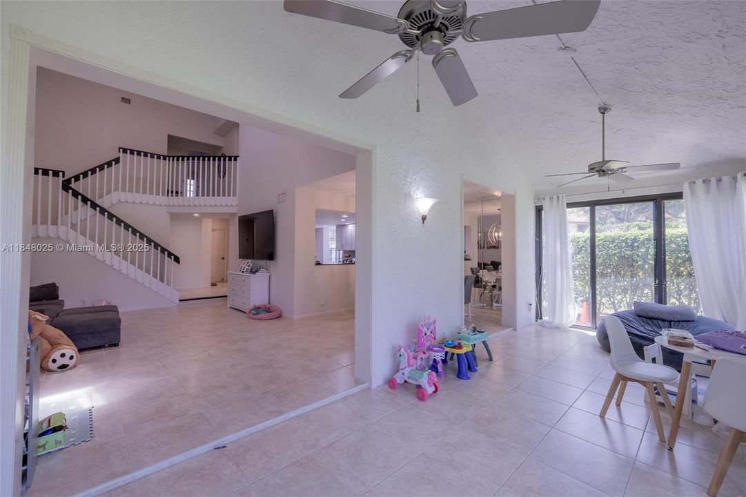 Recently Sold: $525,000 (3 beds, 2 baths, 1823 Square Feet)