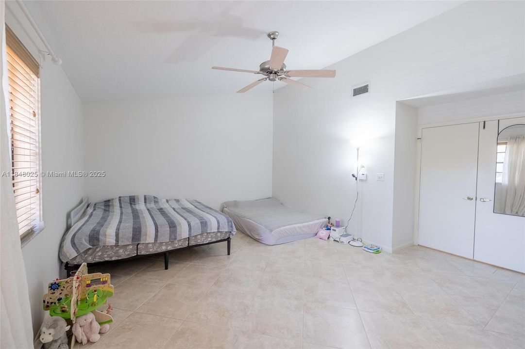 Recently Sold: $525,000 (3 beds, 2 baths, 1823 Square Feet)
