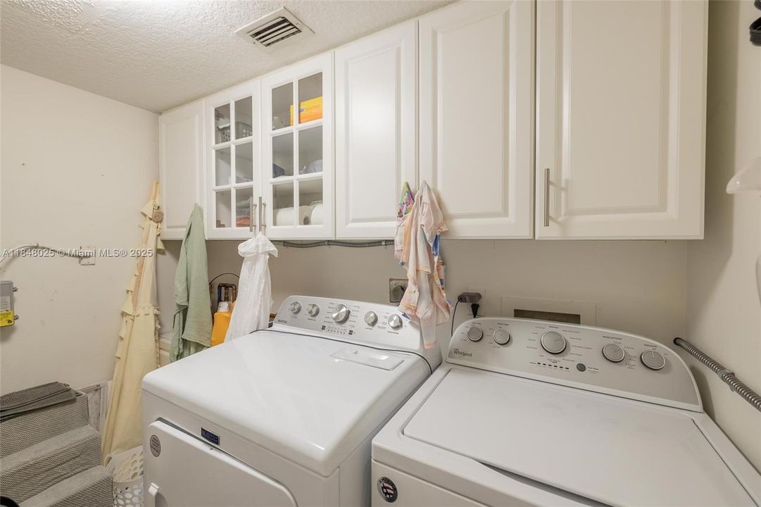 Recently Sold: $525,000 (3 beds, 2 baths, 1823 Square Feet)