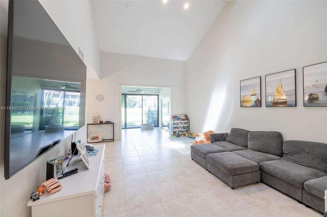 Recently Sold: $525,000 (3 beds, 2 baths, 1823 Square Feet)