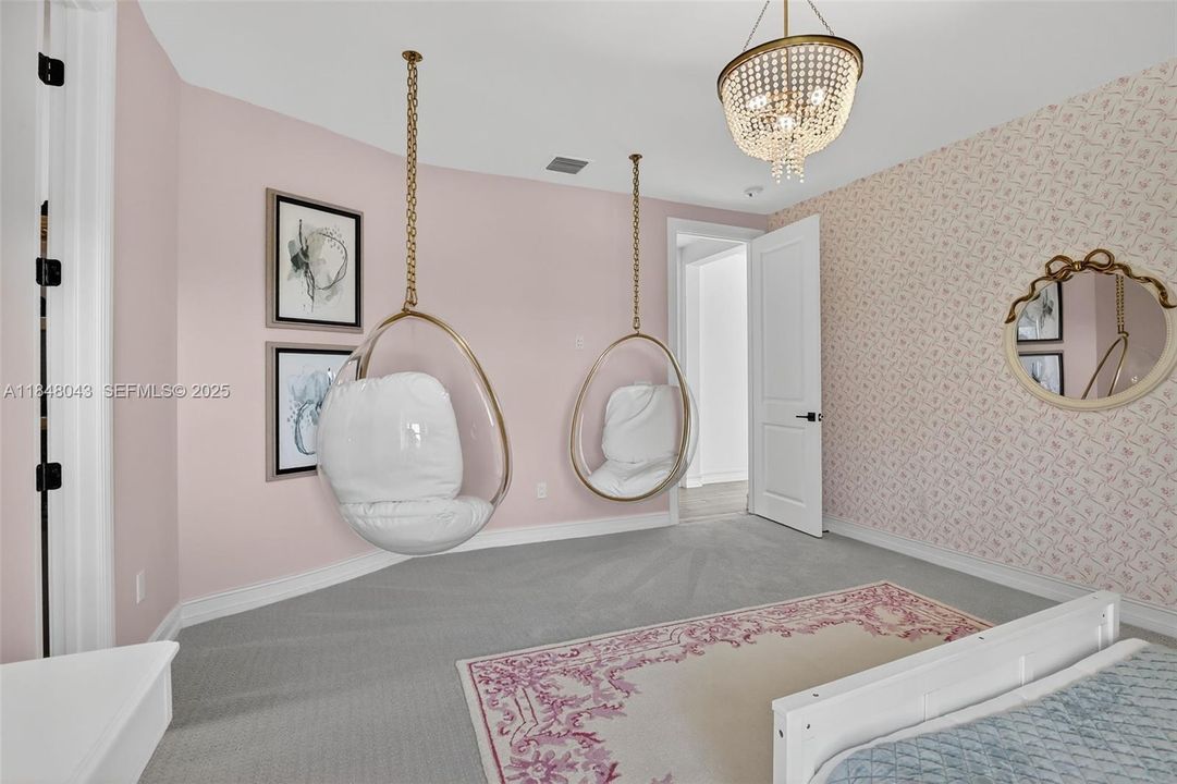 For Rent: $25,000 (6 beds, 6 baths, 6182 Square Feet)