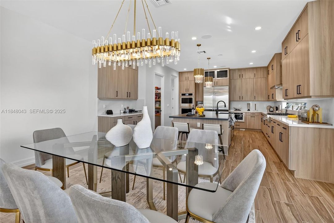 For Rent: $25,000 (6 beds, 6 baths, 6182 Square Feet)