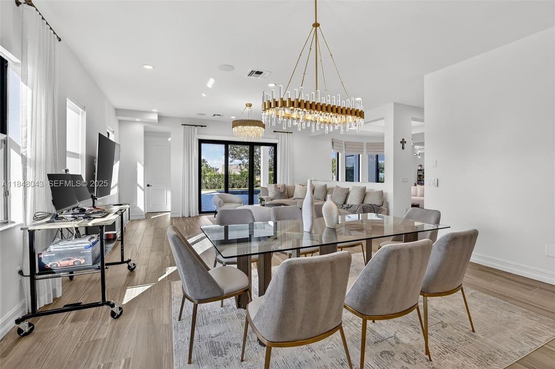 For Rent: $25,000 (6 beds, 6 baths, 6182 Square Feet)