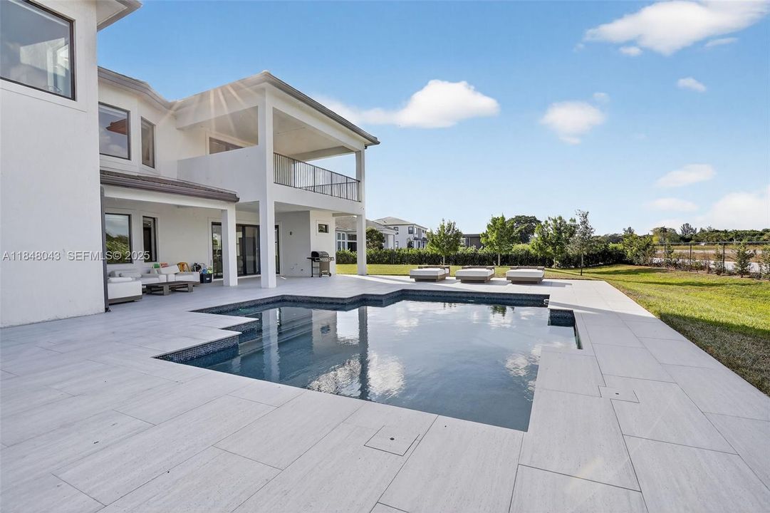 For Rent: $25,000 (6 beds, 6 baths, 6182 Square Feet)