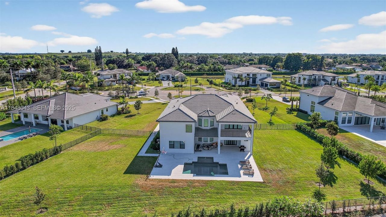 For Rent: $25,000 (6 beds, 6 baths, 6182 Square Feet)