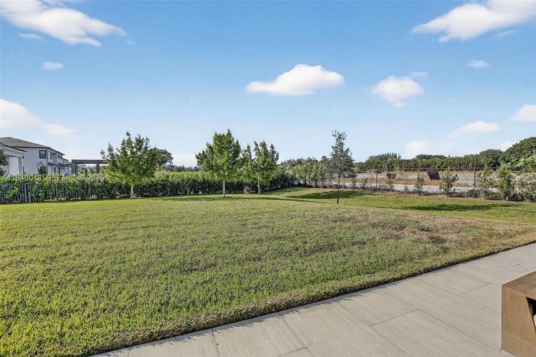 For Rent: $25,000 (6 beds, 6 baths, 6182 Square Feet)