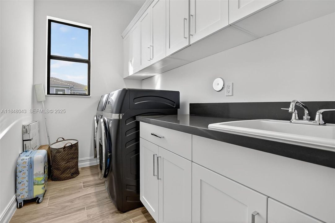 For Rent: $25,000 (6 beds, 6 baths, 6182 Square Feet)